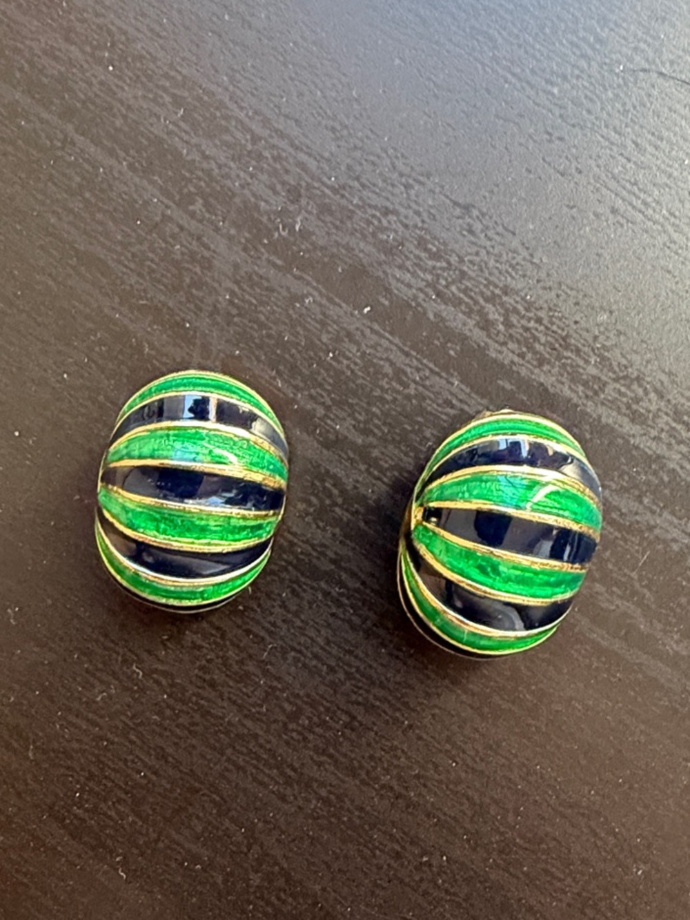 David Hill earrings clip on